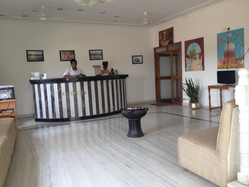 Hotel Isabel Palace Khajurāho Екстериор снимка