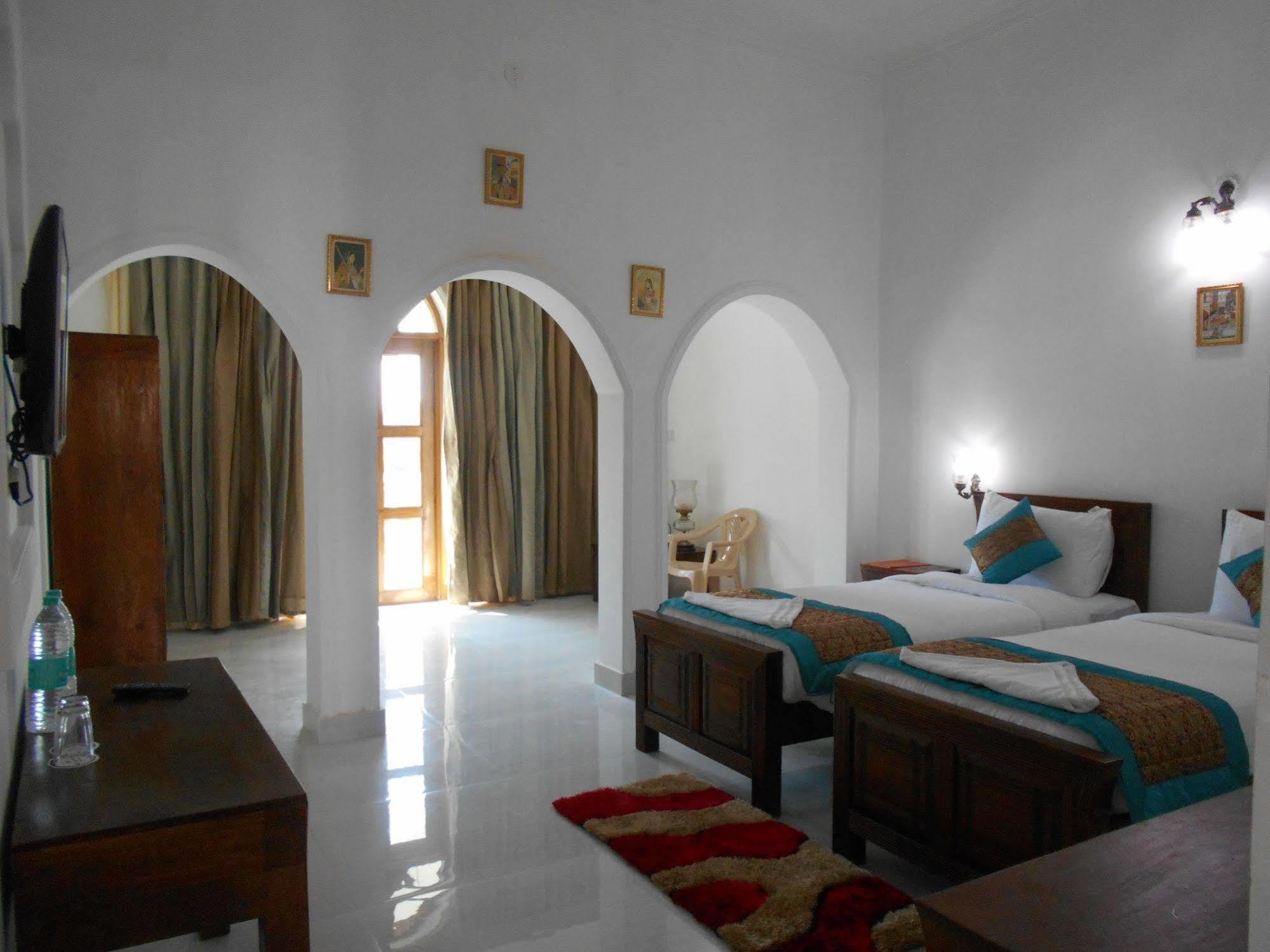 Hotel Isabel Palace Khajurāho Екстериор снимка